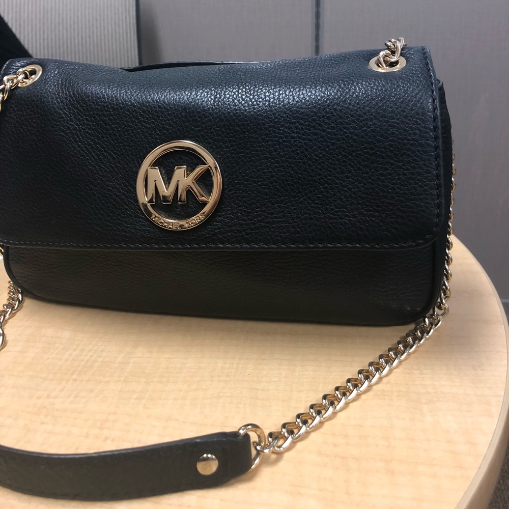 Michael Kors shoulder bag black, gold chain